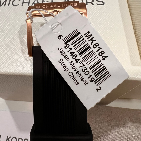 Men’s Michael Kors Oversized Dylan Watch in Rose Gold & Black - Picture 13 of 15